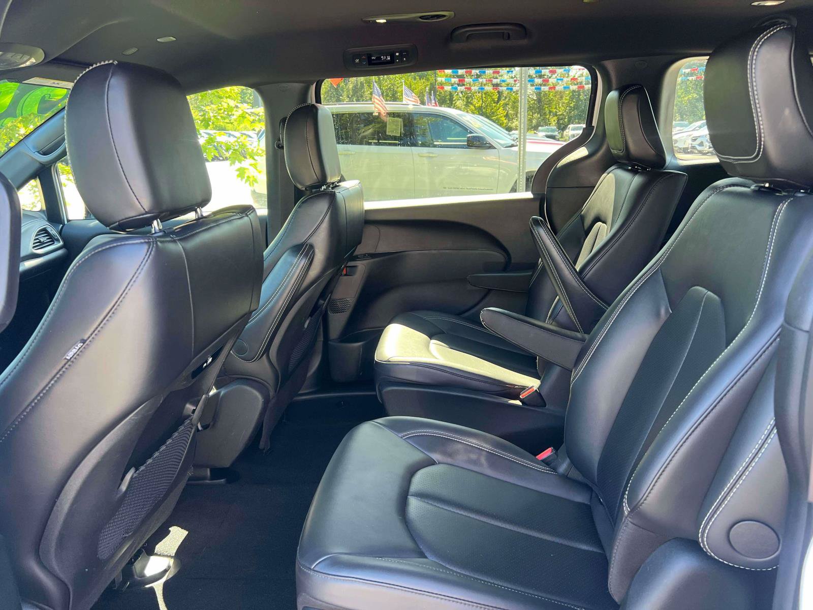 Used 2024 Chrysler Pacifica Limited FWD image 25