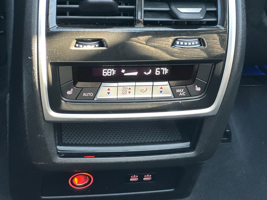 Used 2024 BMW X7 xDrive40i w/ Premium Package image 27