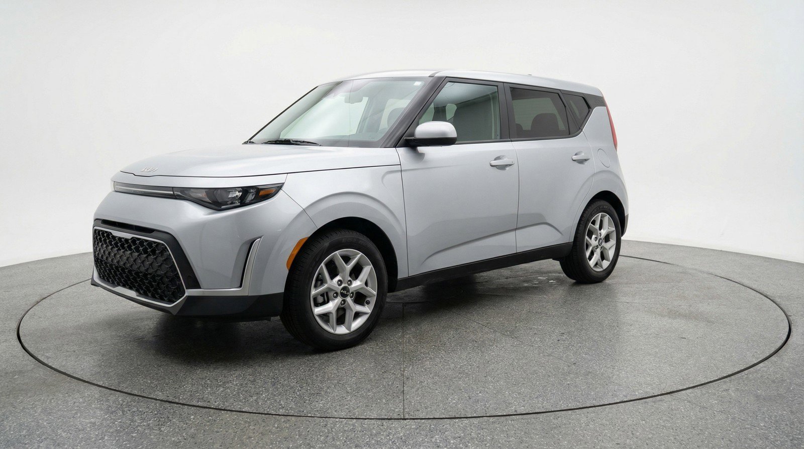 Used 2025 Kia Soul LX w/ LX Technology Package FWD image 3