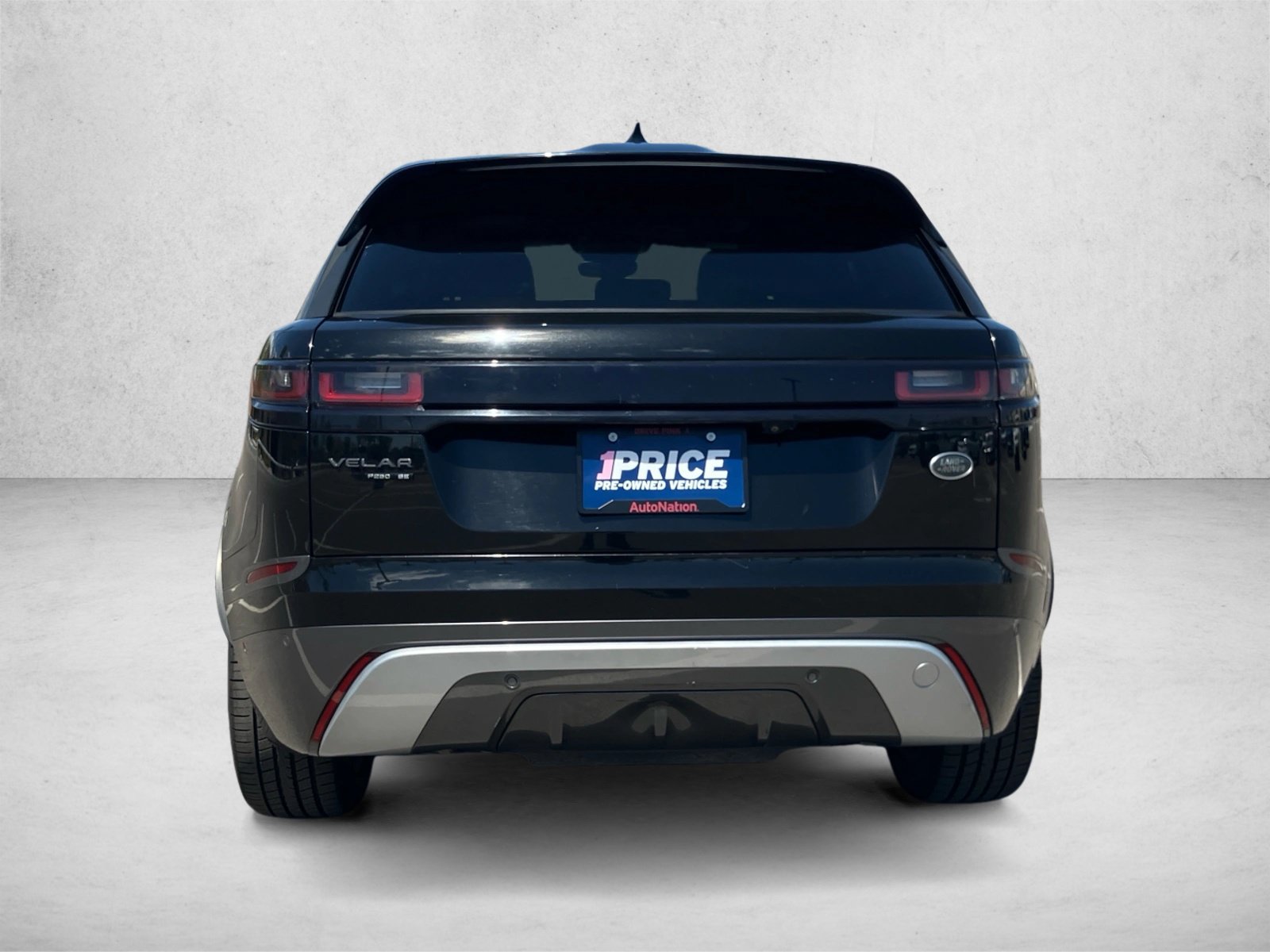 Used 2018 Land Rover Range Rover Velar R-Dynamic SE AWD/4WD image 6