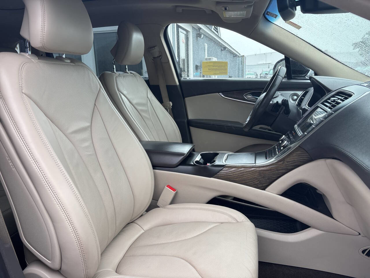 Used 2017 Lincoln MKX Reserve w/ Luxury Package FWD image 33