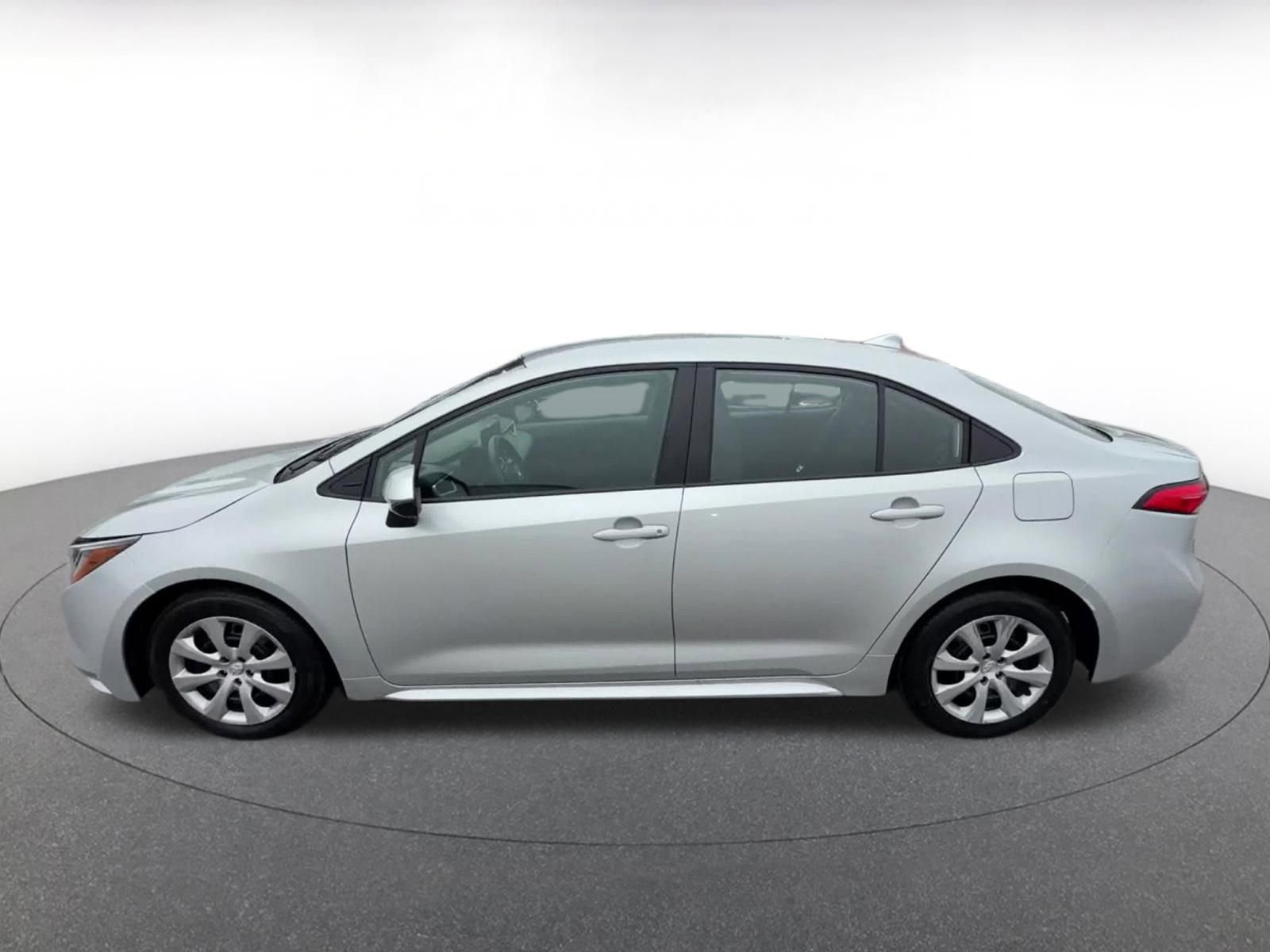 Used 2025 Toyota Corolla LE image 9