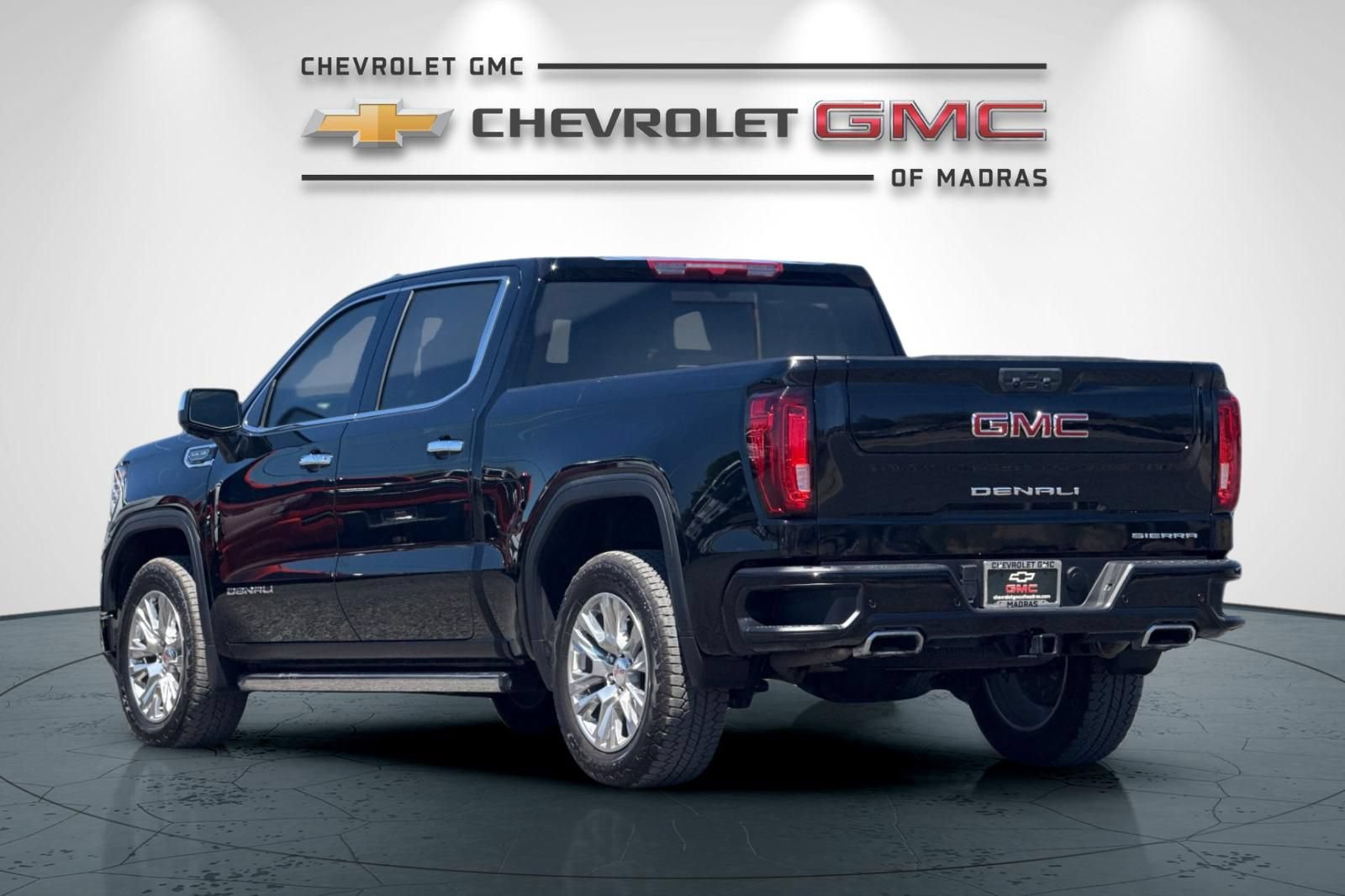 Used 2025 GMC Sierra 1500 Denali AWD/4WD image 5