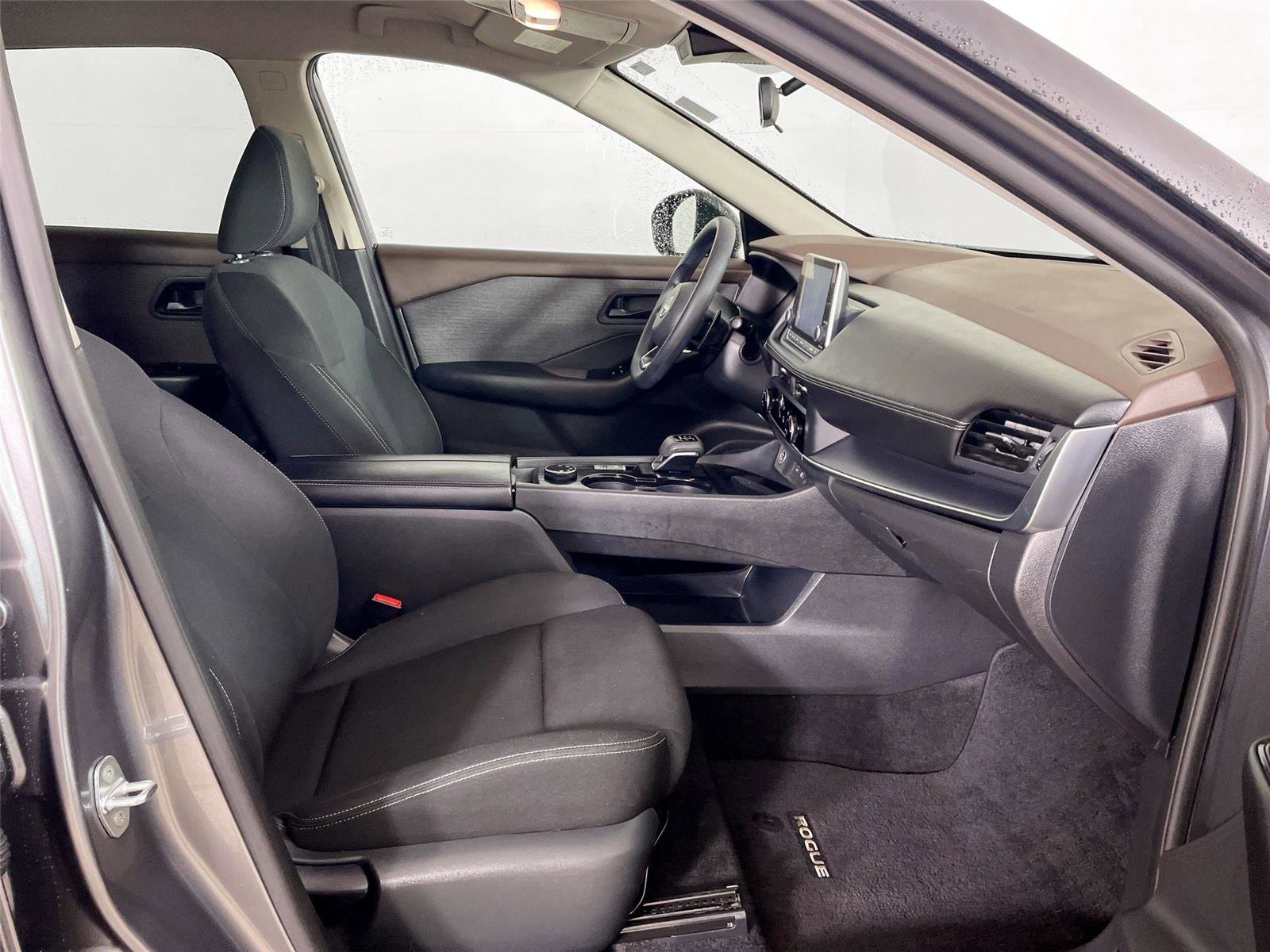 Used 2023 Nissan Rogue S AWD/4WD image 25