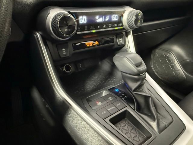 Used 2020 Toyota RAV4 XLE FWD image 23