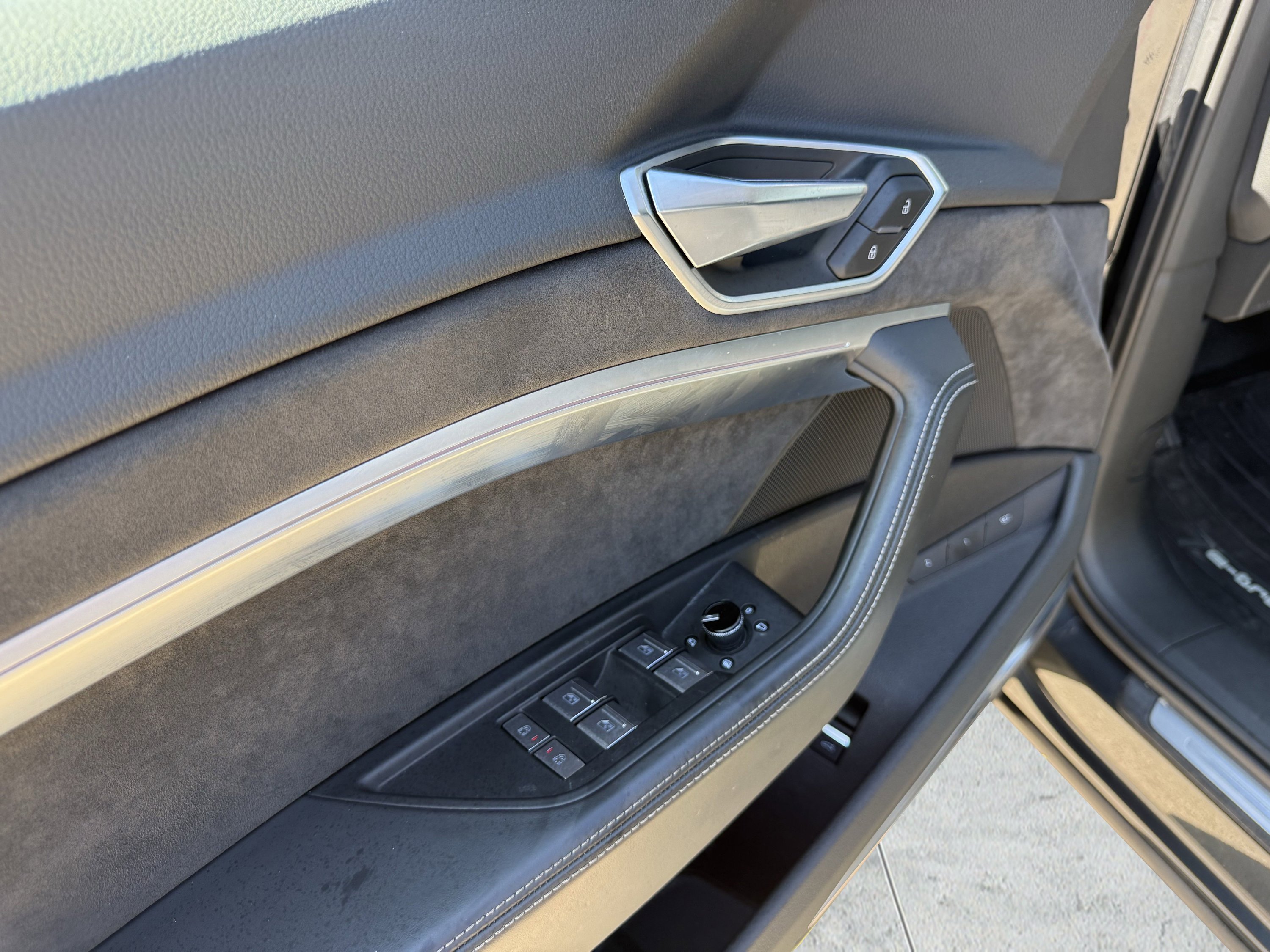 Used 2019 Audi e-tron Prestige w/ Prestige Package image 20