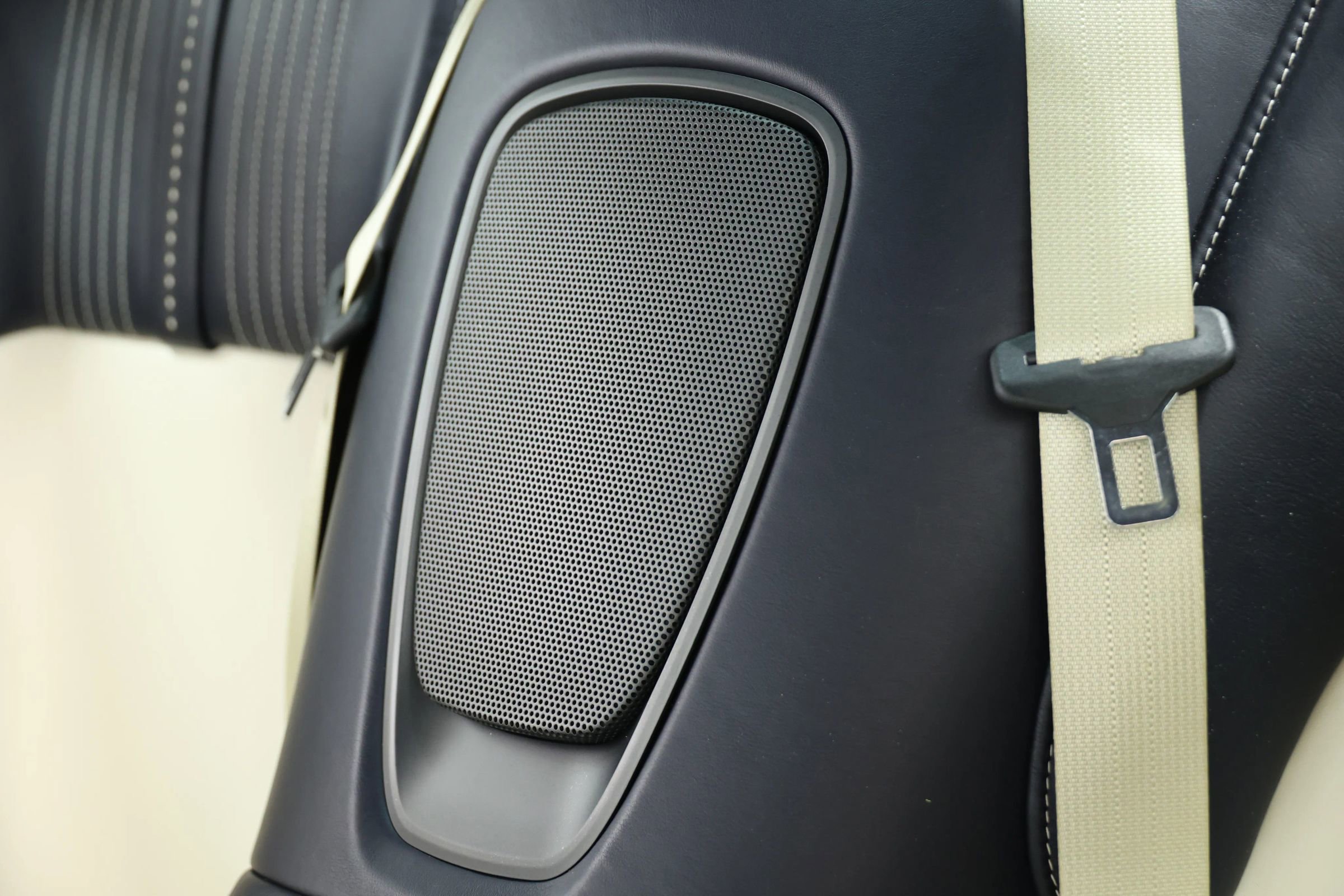 Used 2019 Aston Martin DB11 Coupe RWD image 51