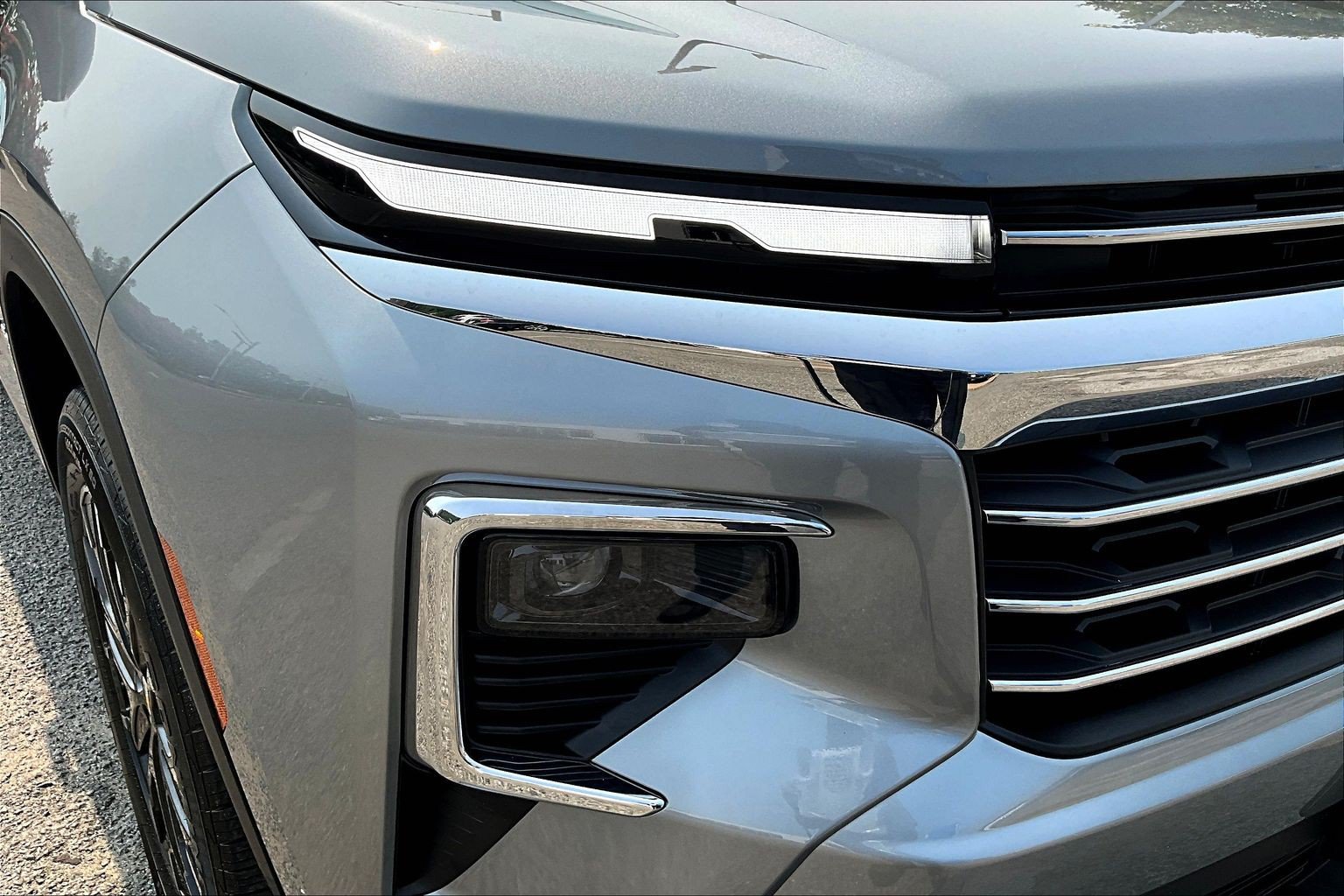Used 2025 Chevrolet Traverse LT w/ Sun and Wheel Package FWD image 32