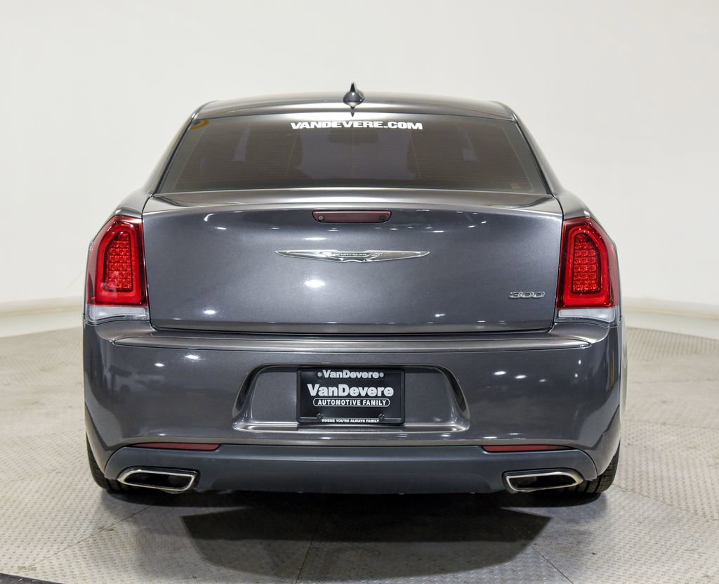 Used 2019 Chrysler 300 Touring w/ Sport Appearance Package RWD image 13