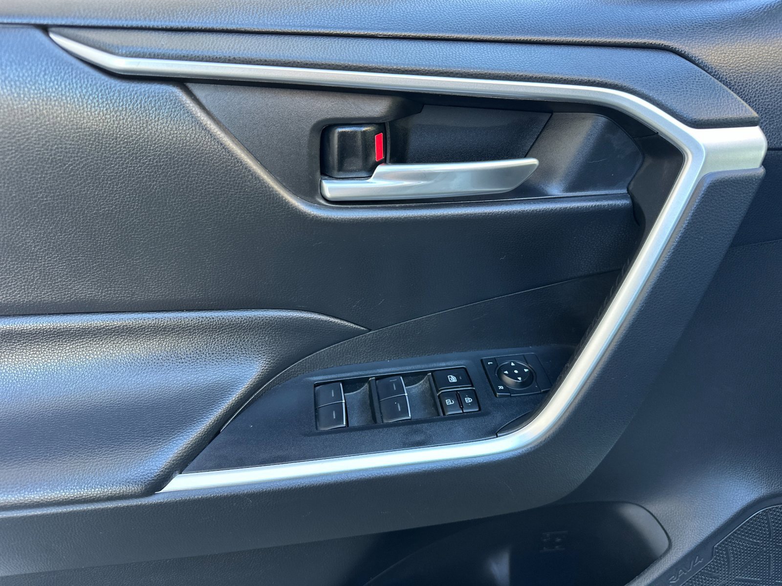 Used 2024 Toyota RAV4 XLE image 11