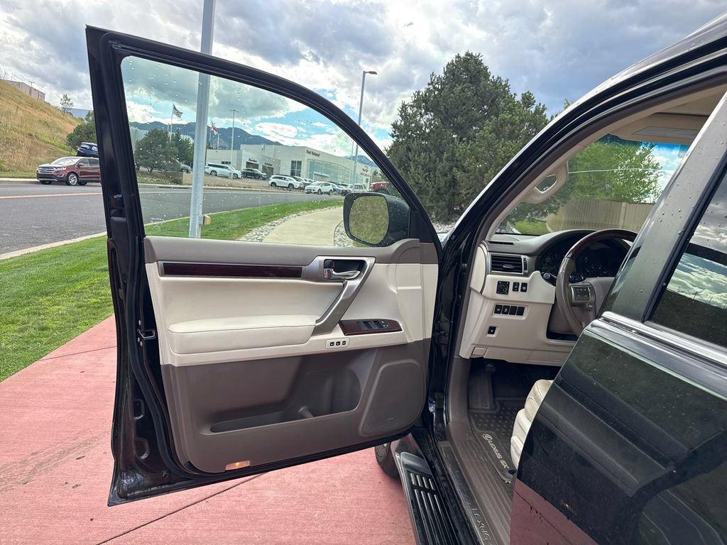 Used 2019 Lexus GX 460 Premium w/ Premium Package AWD/4WD image 13
