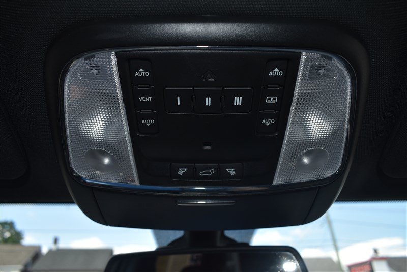 Used 2016 Jeep Grand Cherokee Limited w/ Luxury Group II AWD/4WD image 22