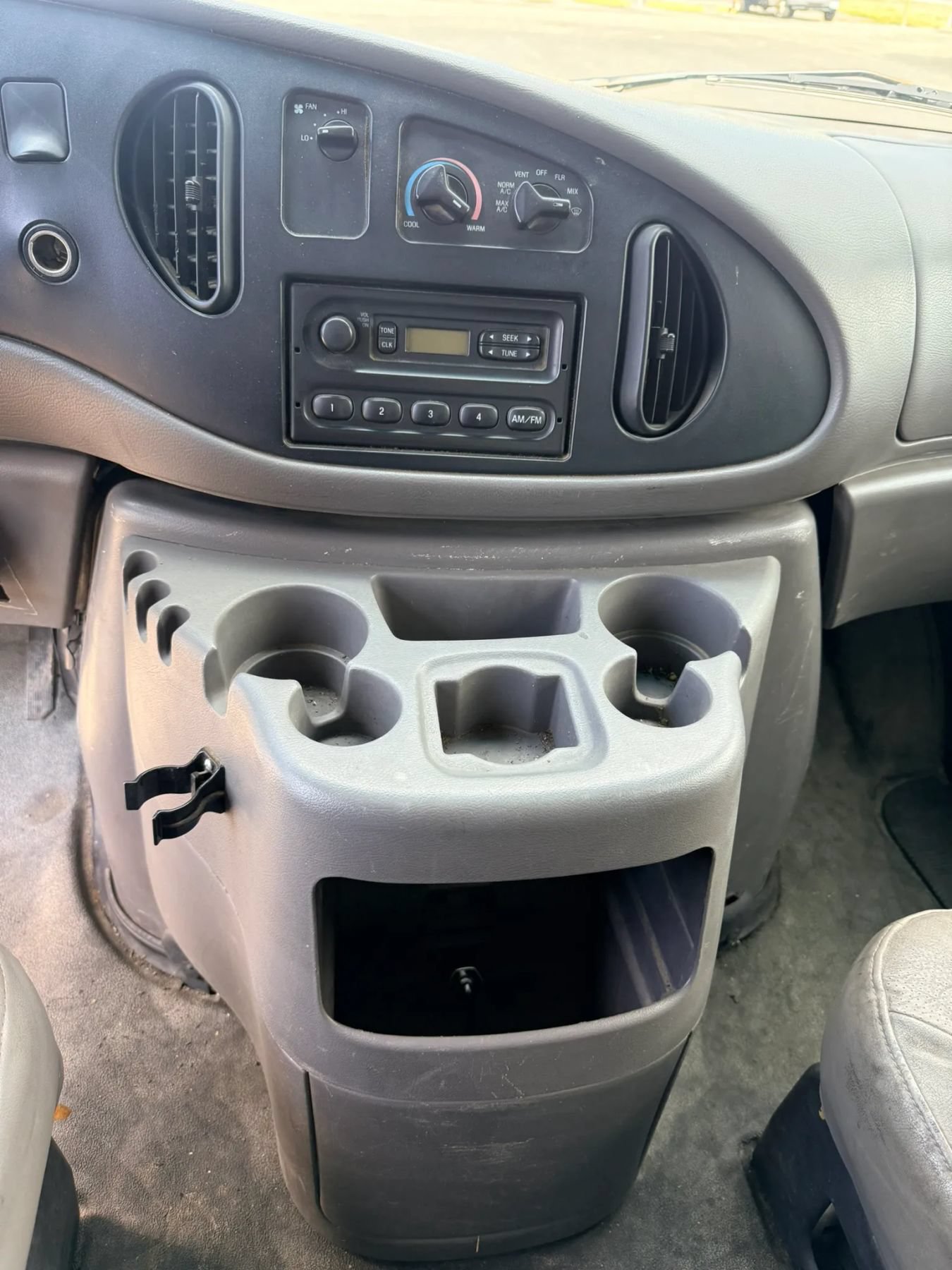 Used 2002 Ford E-350 and Econoline 350 Super Duty RWD image 15