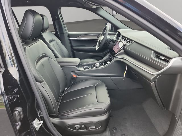 New 2025 Jeep Grand Cherokee Limited image 36