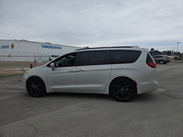 Used 2020 Chrysler Pacifica Touring-L w/ S Appearance Package FWD image 8