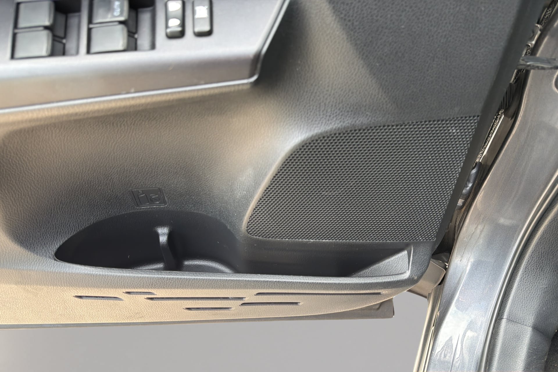 Used 2018 Toyota RAV4 XLE FWD image 32