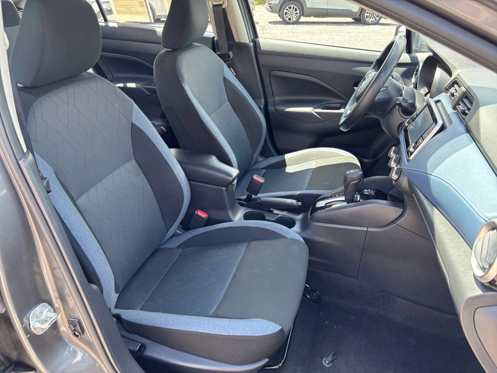 Used 2025 Nissan Versa SV FWD image 34