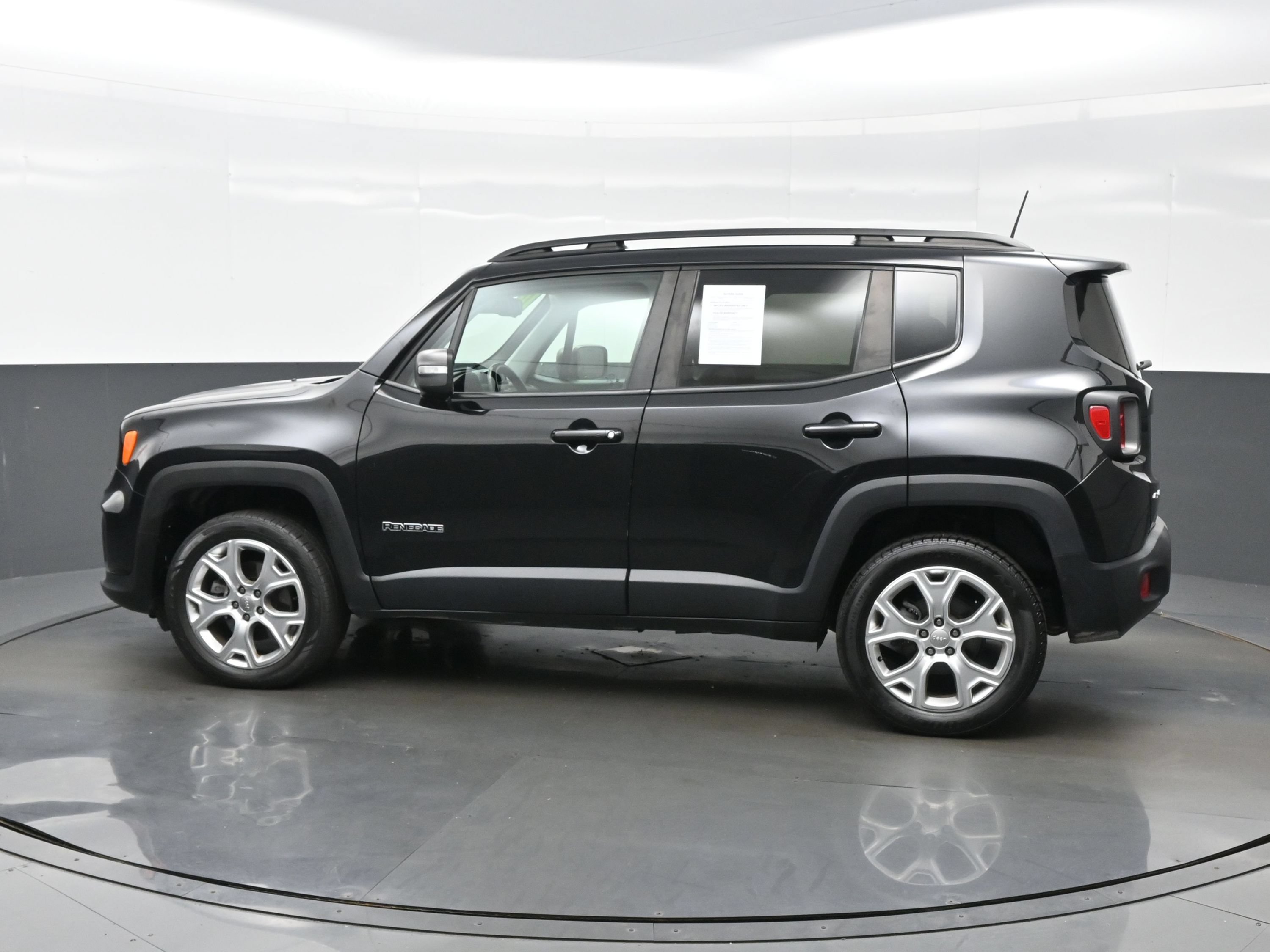 Used 2019 Jeep Renegade Limited w/ UConnect 8.4 Nav Group AWD/4WD image 3