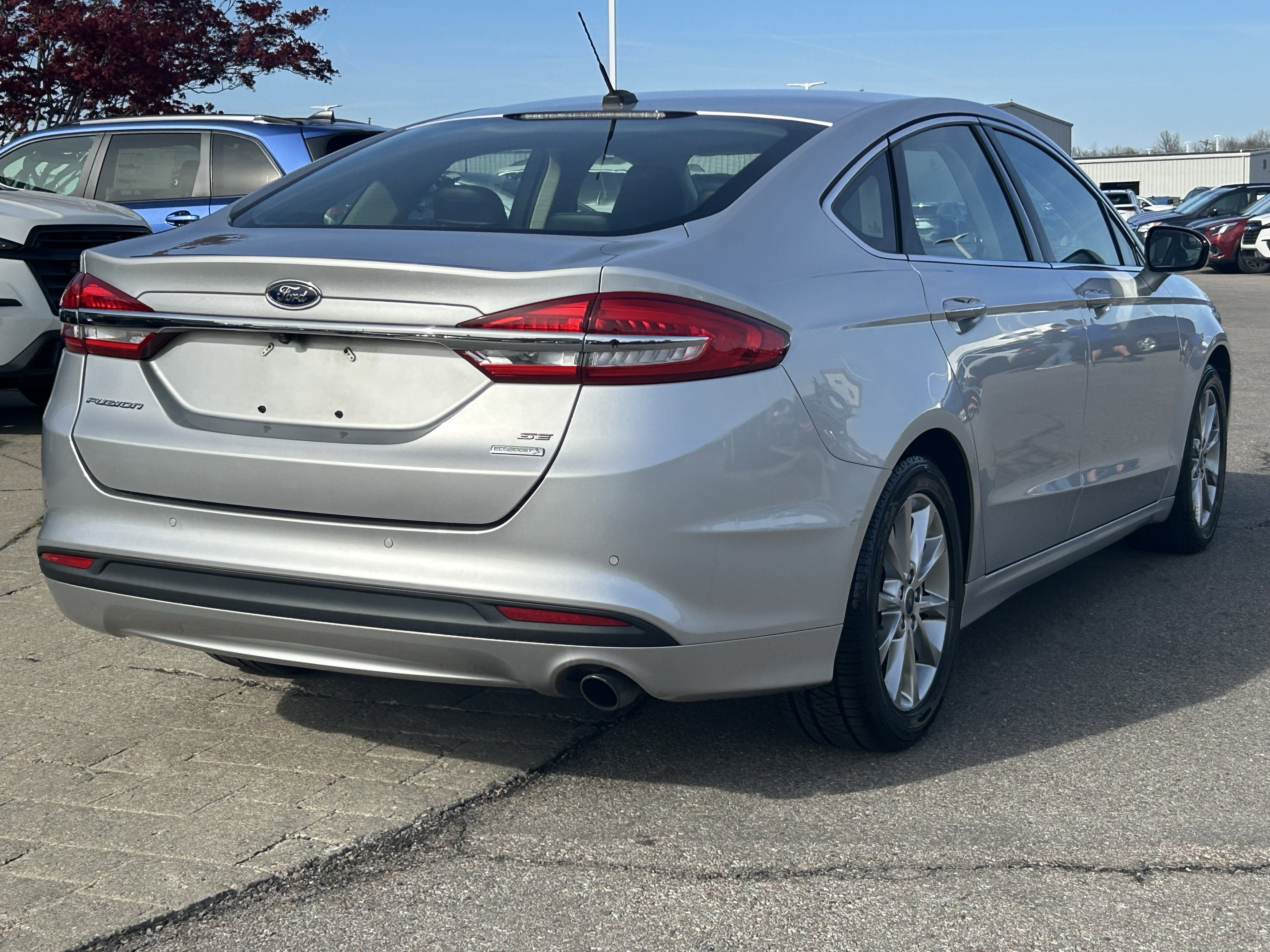 Used 2017 Ford Fusion SE w/ Fusion SE Technology Package image 7