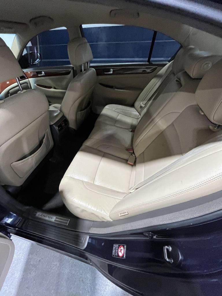 Used 2012 Hyundai Genesis 3.8 image 9