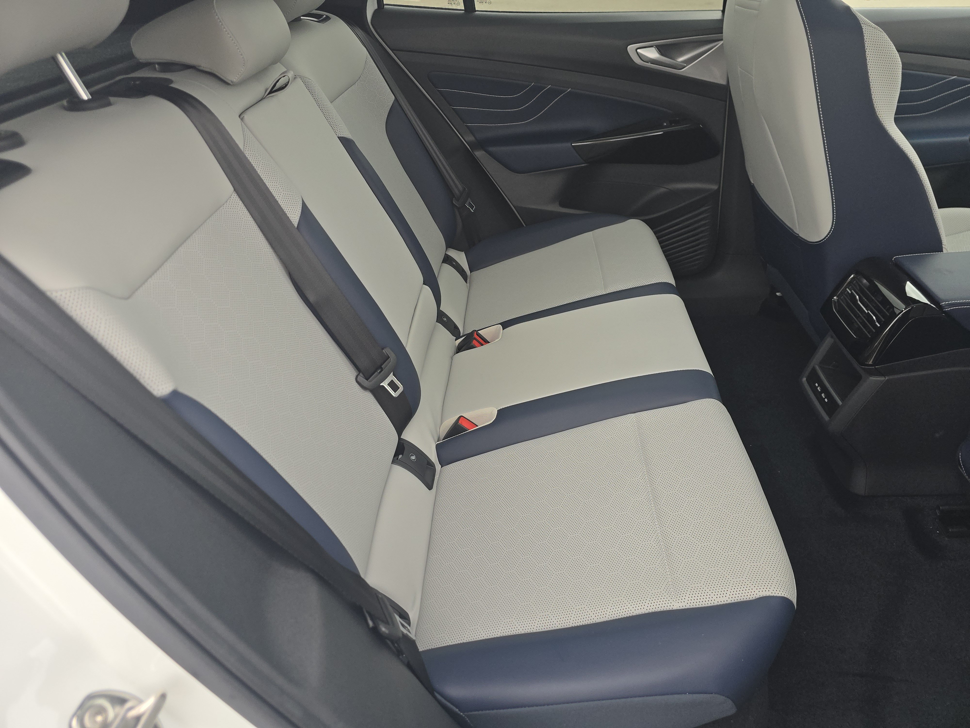 New 2026 Volkswagen ID.4 Pro S AWD/4WD image 18