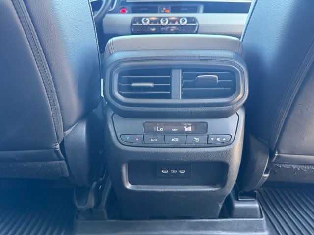 Used 2025 Honda Pilot Touring image 19