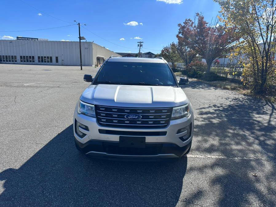 Used 2016 Ford Explorer XLT w/ Equipment Group 202A image 12