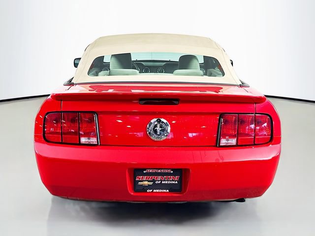 Used 2009 Ford Mustang Convertible image 7