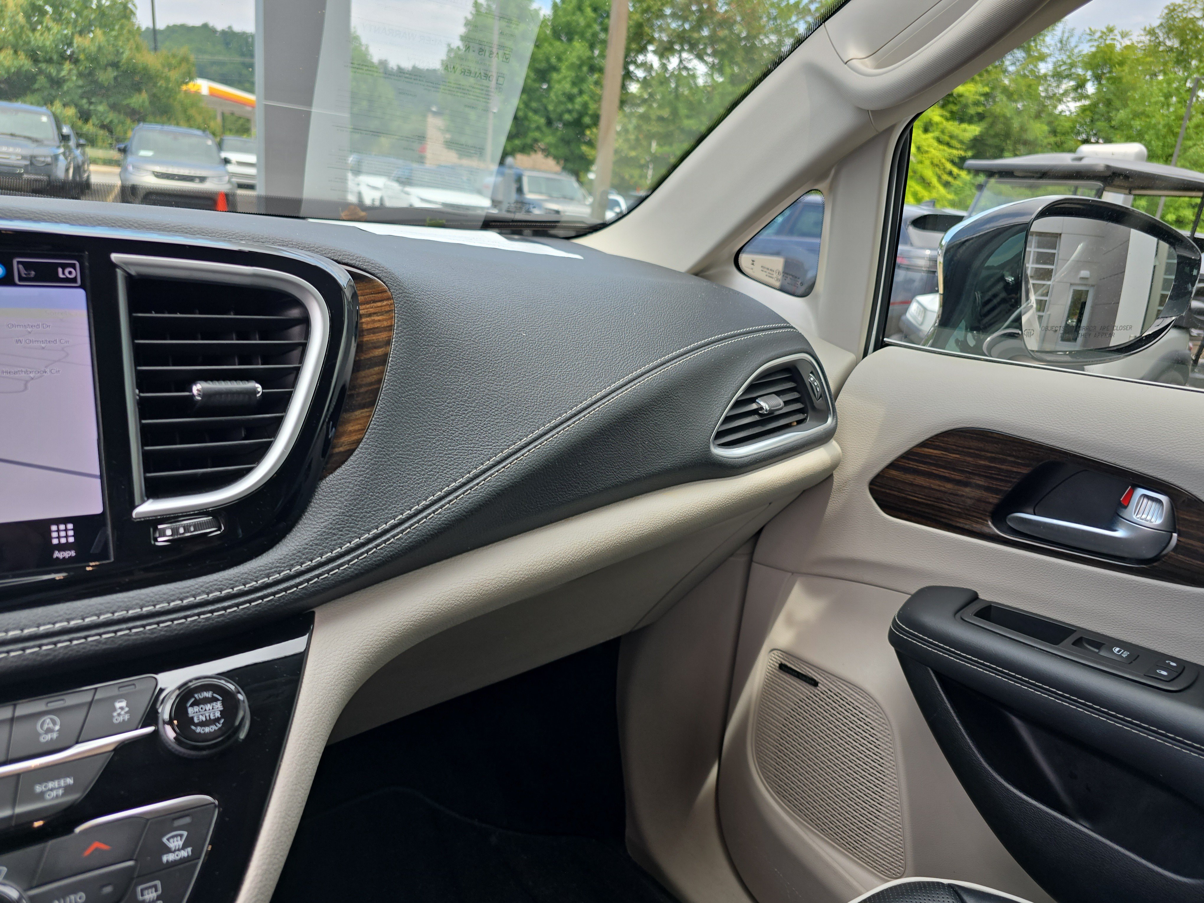Used 2023 Chrysler Pacifica Limited w/ Uconnect Theater Family Group AWD/4WD image 23