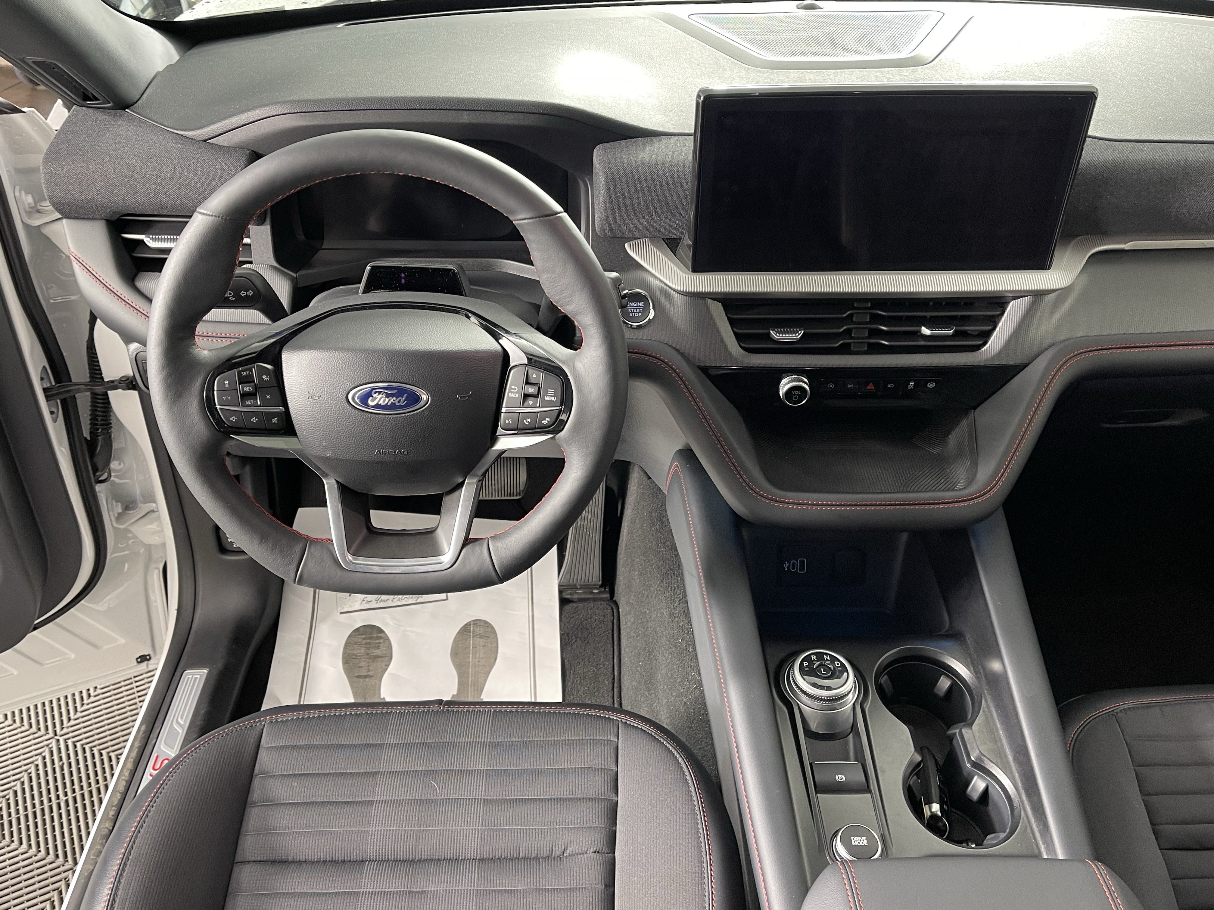 Used 2026 Ford Explorer ST-Line w/ ST-Line Street Pack AWD/4WD image 11