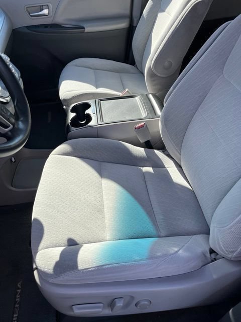 Used 2017 Toyota Sienna LE FWD image 13