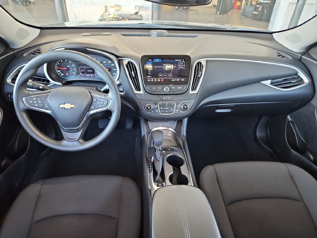 Used 2025 Chevrolet Malibu LT FWD image 9