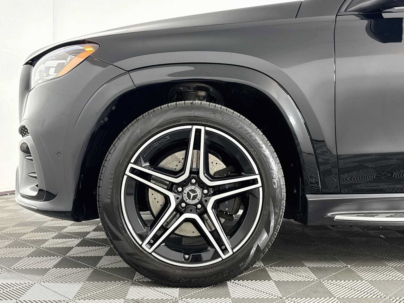 Used 2024 Mercedes-Benz GLS 450 4MATIC image 29