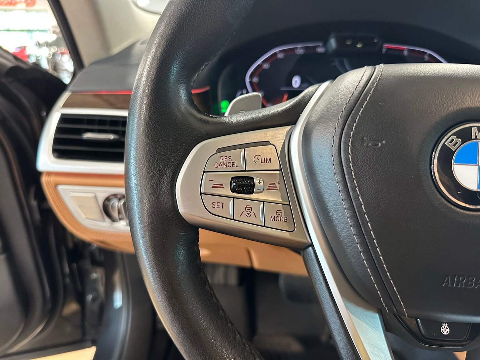 Used 2022 BMW 750i xDrive AWD/4WD image 17