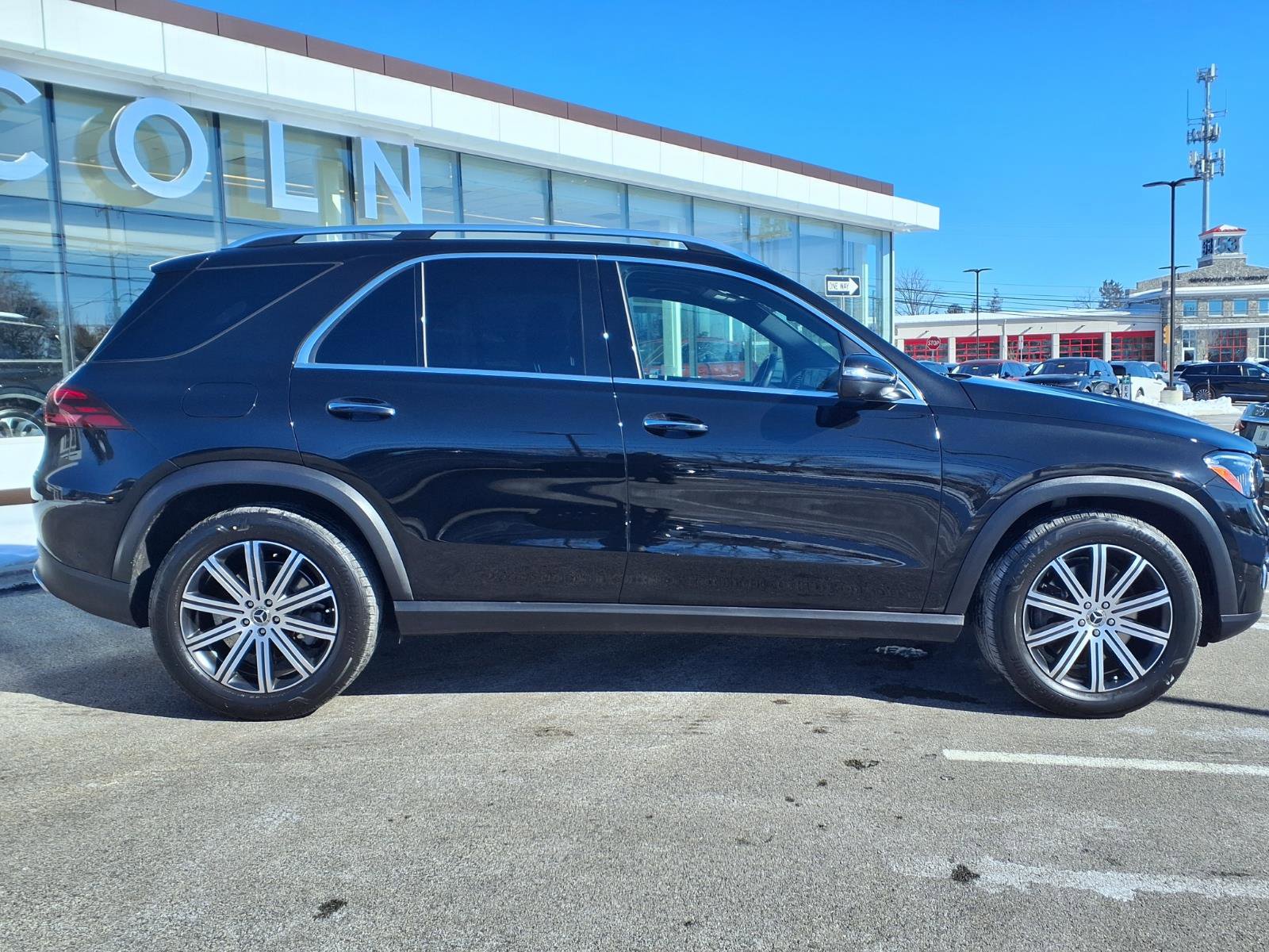Used 2025 Mercedes-Benz GLE 450e BASE 4MATIC image 3