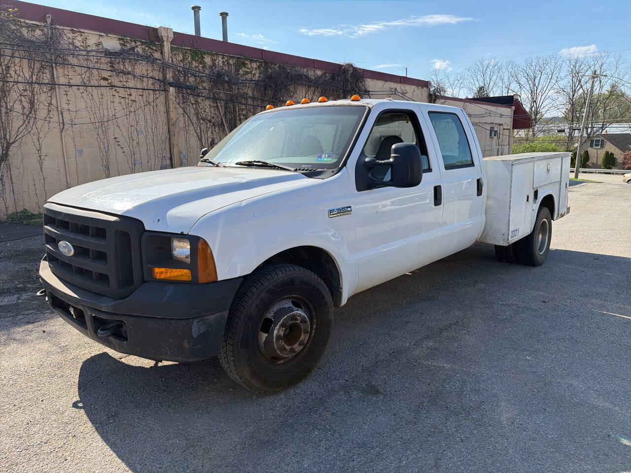 Used 2006 Ford F350 XL image 2