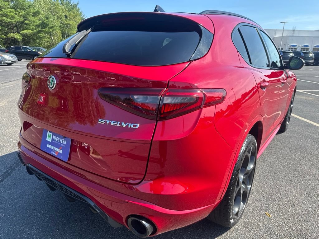 Used 2023 Alfa Romeo Stelvio Veloce AWD/4WD image 5