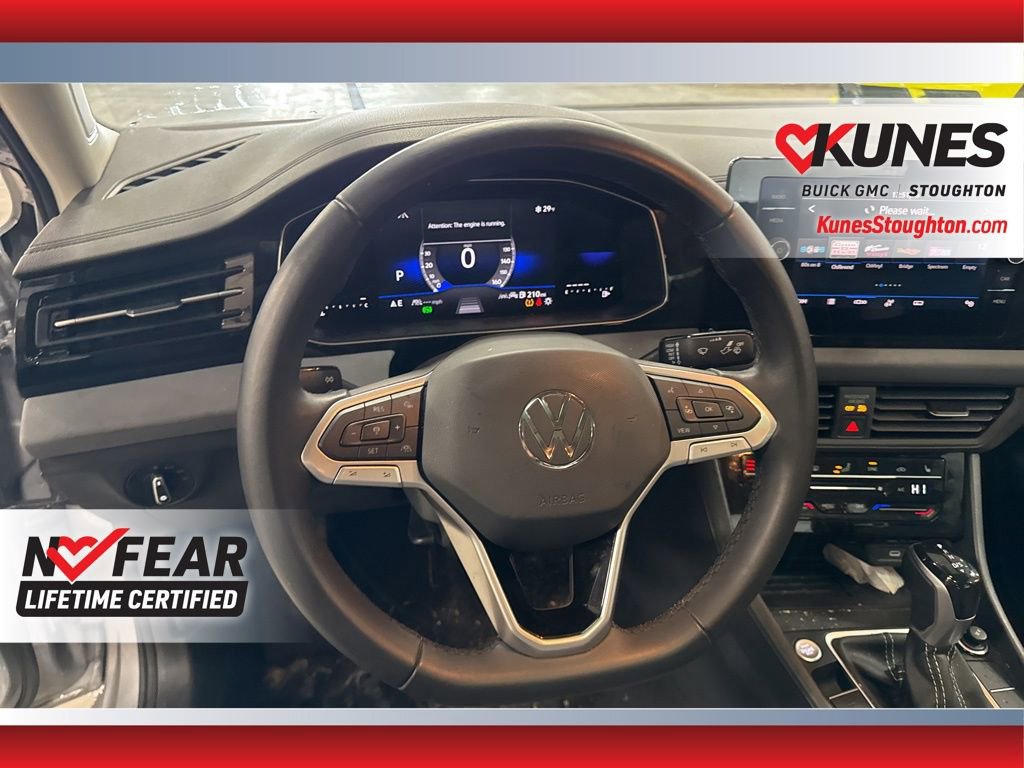 Used 2025 Volkswagen Jetta SE image 23