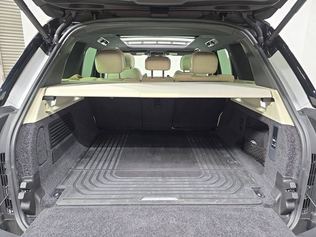 Used 2025 Land Rover Range Rover SE AWD/4WD image 25