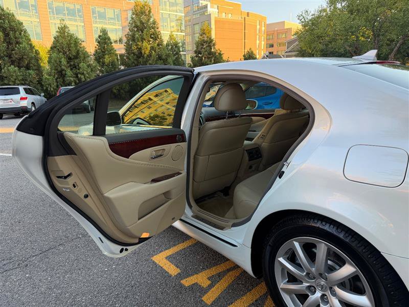 Used 2007 Lexus LS 460 RWD image 24