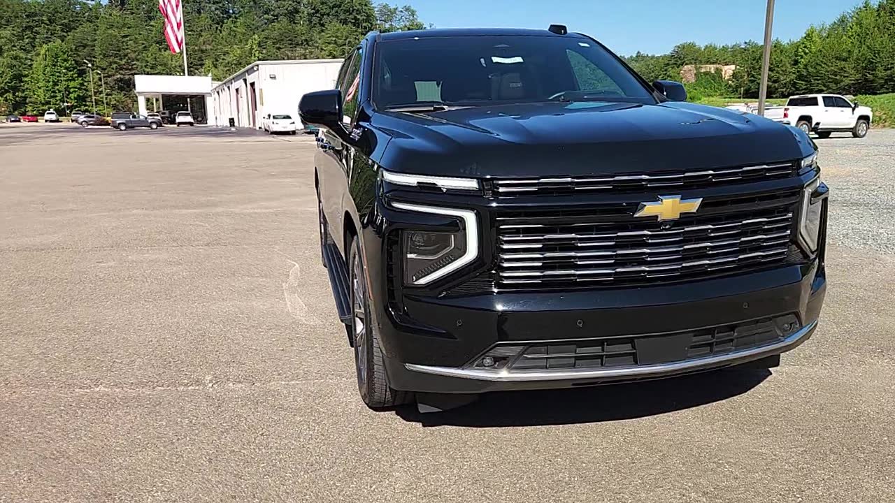 Used 2025 Chevrolet Tahoe High Country AWD/4WD image 10