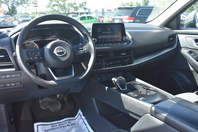 Used 2024 Nissan Rogue SV FWD image 16