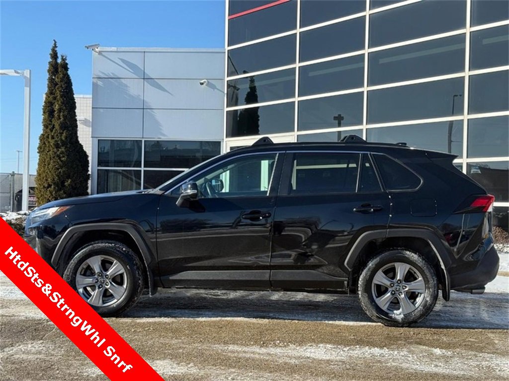 Used 2022 Toyota RAV4 XLE w/ Convenience Package image 7