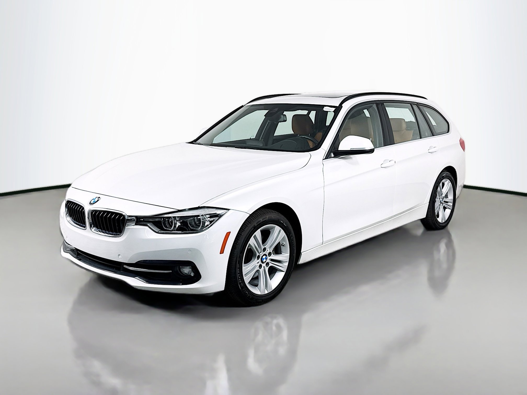 Used 2019 BMW 330i xDrive Wagon w/ Premium Package image 4