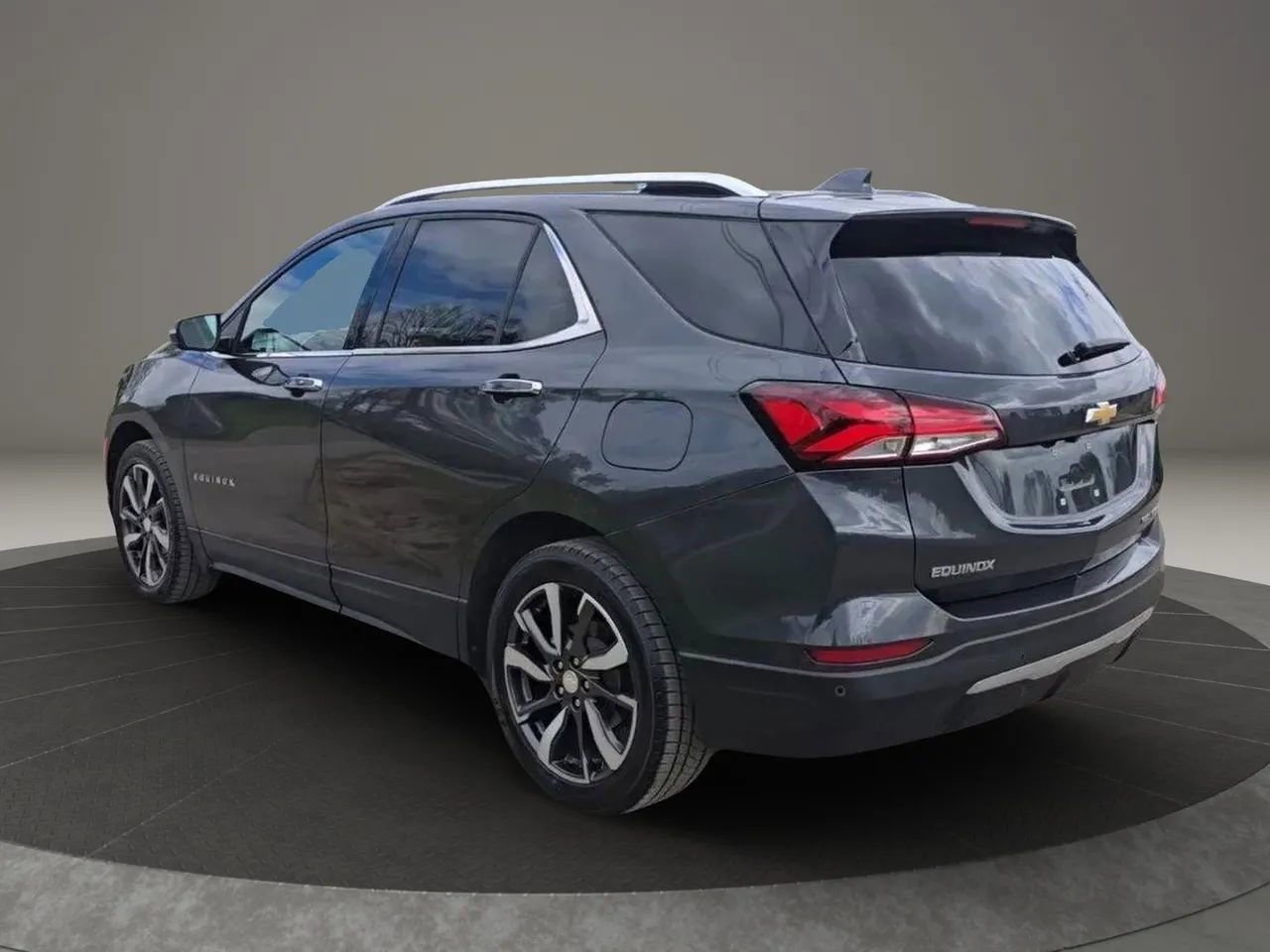 Used 2022 Chevrolet Equinox Premier AWD/4WD image 4
