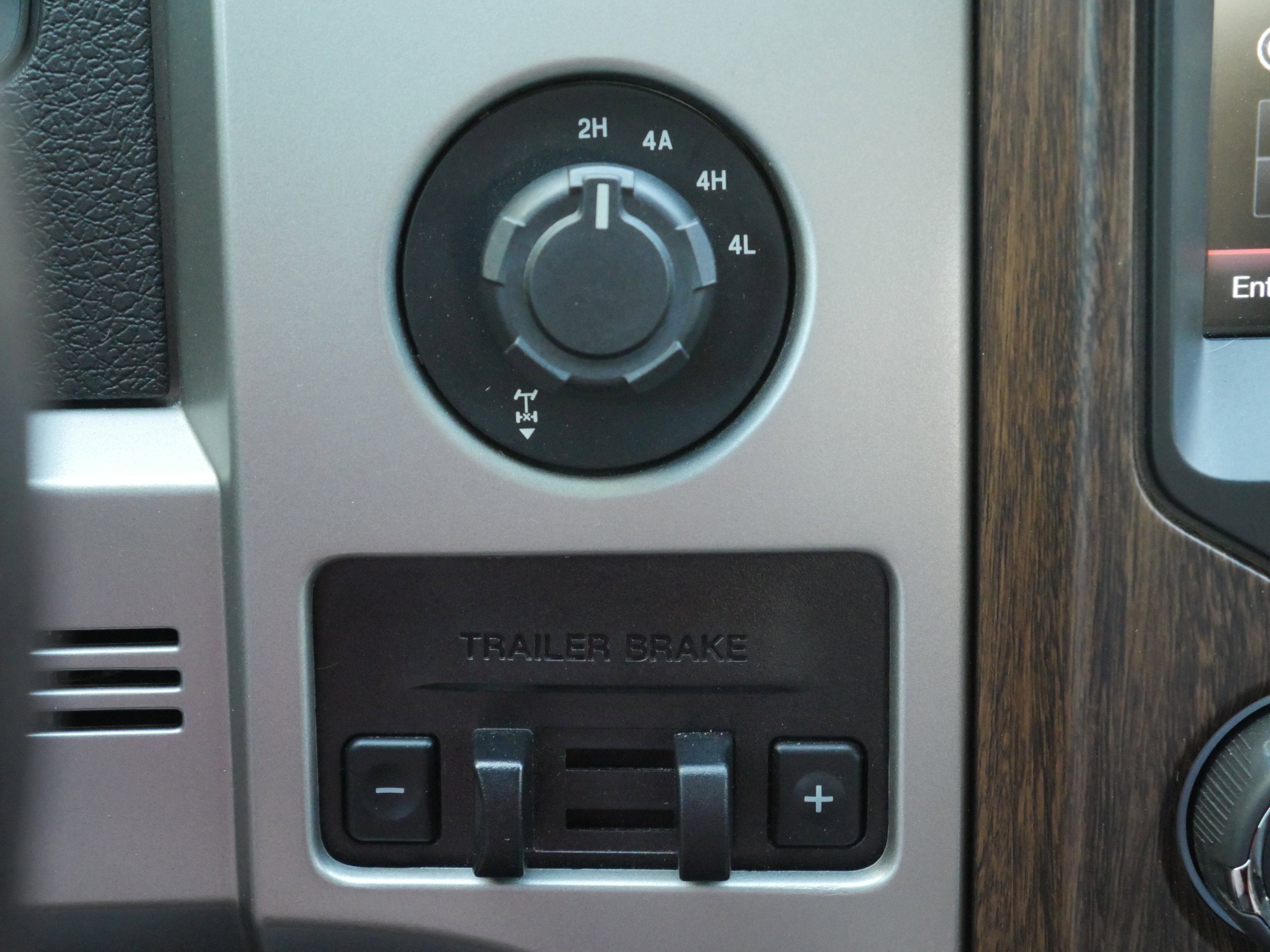 Used 2014 Ford F150 Lariat w/ Equipment Group 502A Luxury AWD/4WD image 11