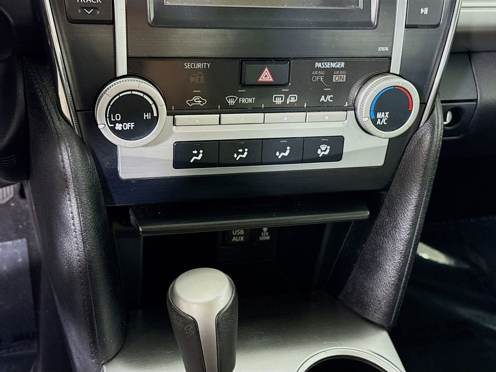 Used 2014 Toyota Camry SE FWD image 6
