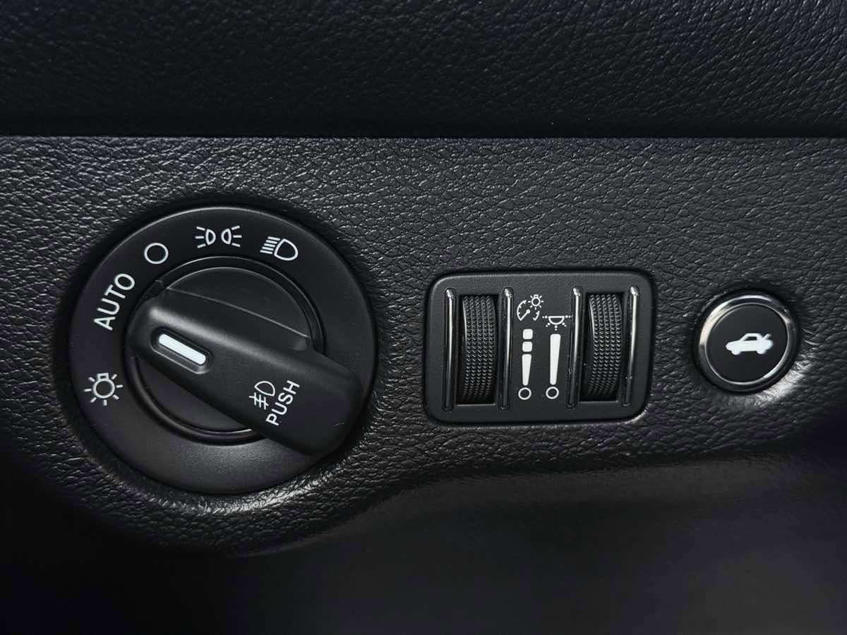 Used 2018 Dodge Challenger GT w/ GT Interior Package image 36