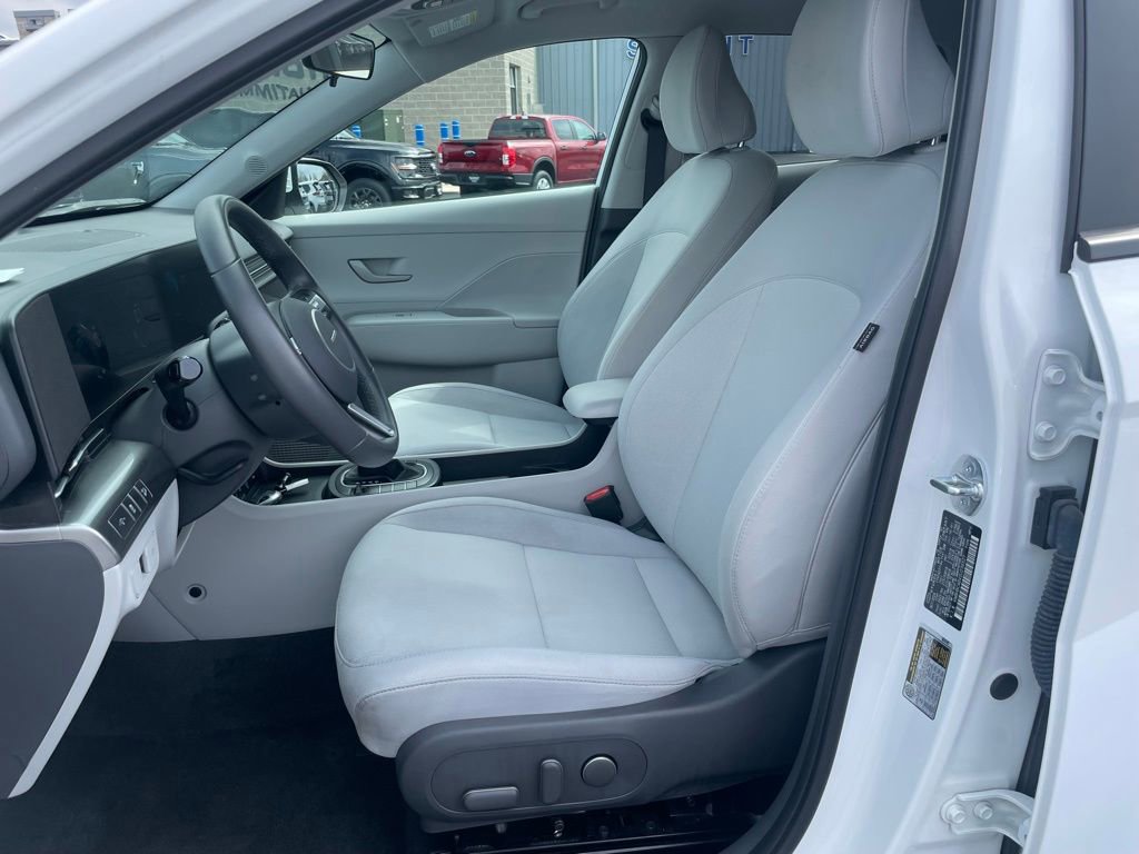 Used 2025 Hyundai Kona SEL image 7