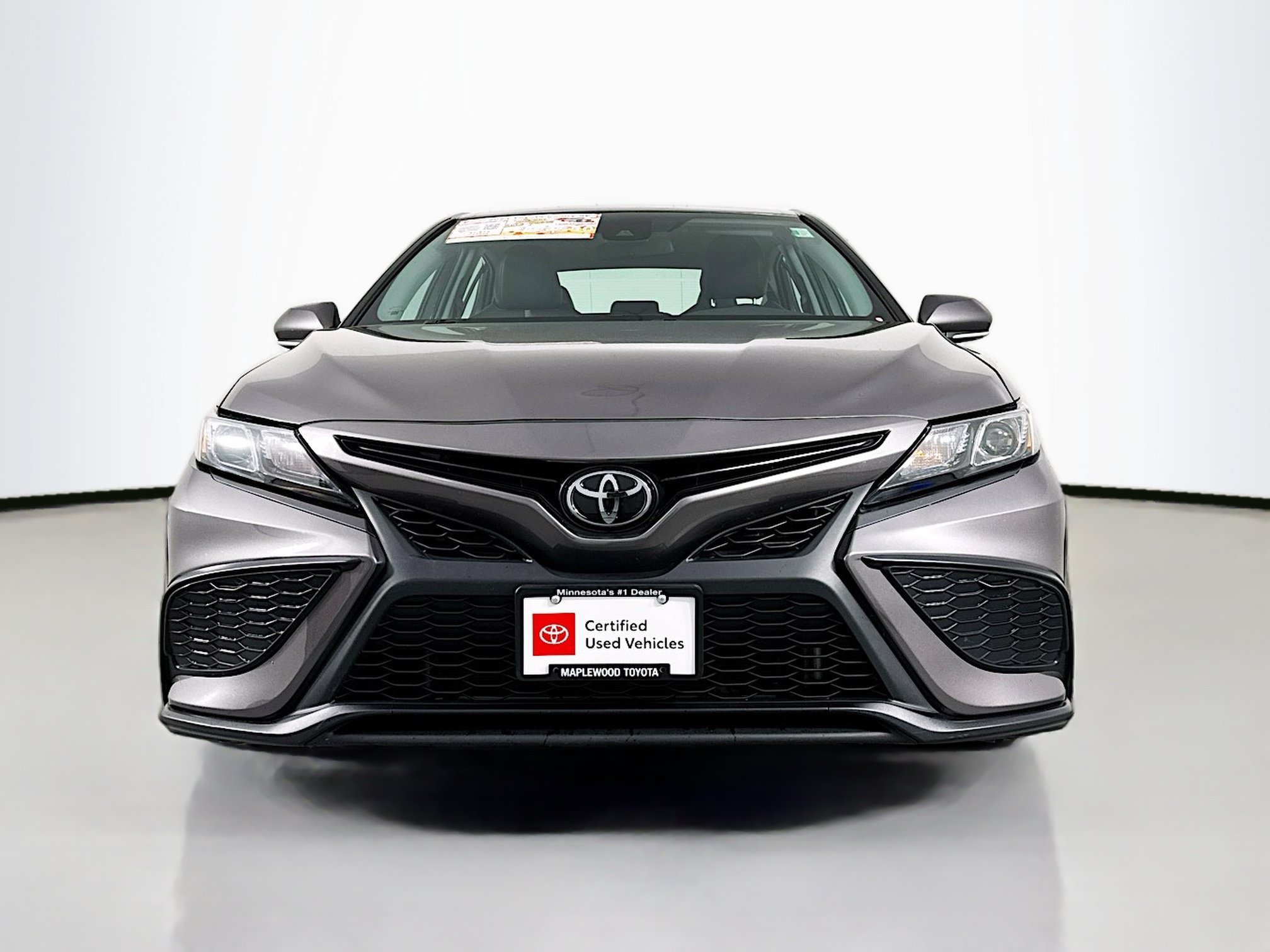 Used 2023 Toyota Camry SE FWD image 2